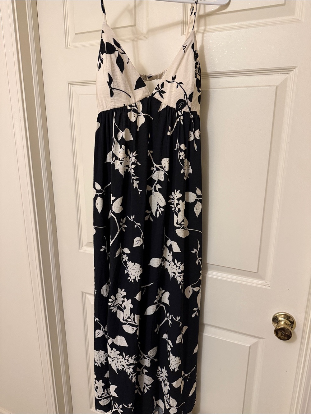 Abercrombie & Fitch Women’s Bra-Free Clasp-Back Flowy Maxi Dress